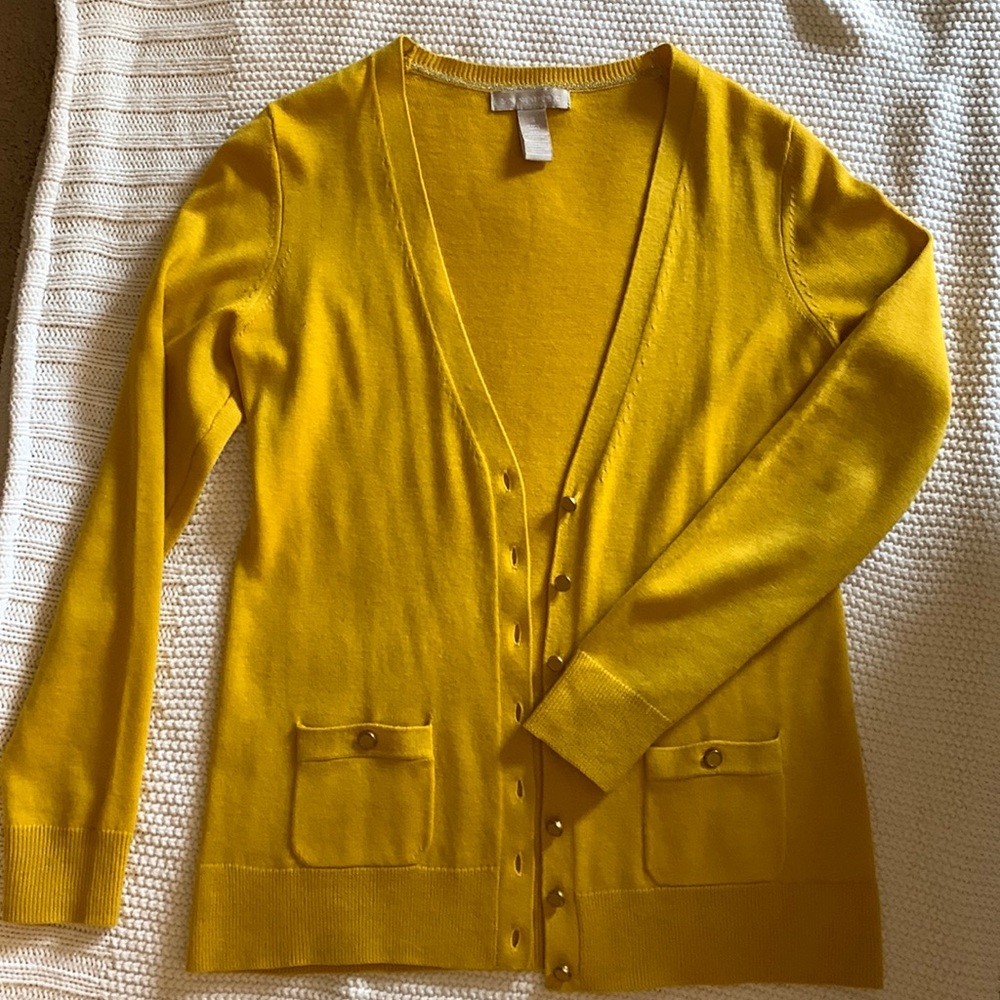 Gold Banana Republic cardigan w/ pockets and coordinated buttons